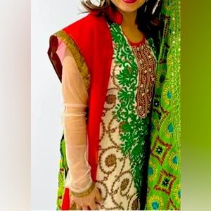 Indian Kurta churidaar with net dupatta - Embroidery